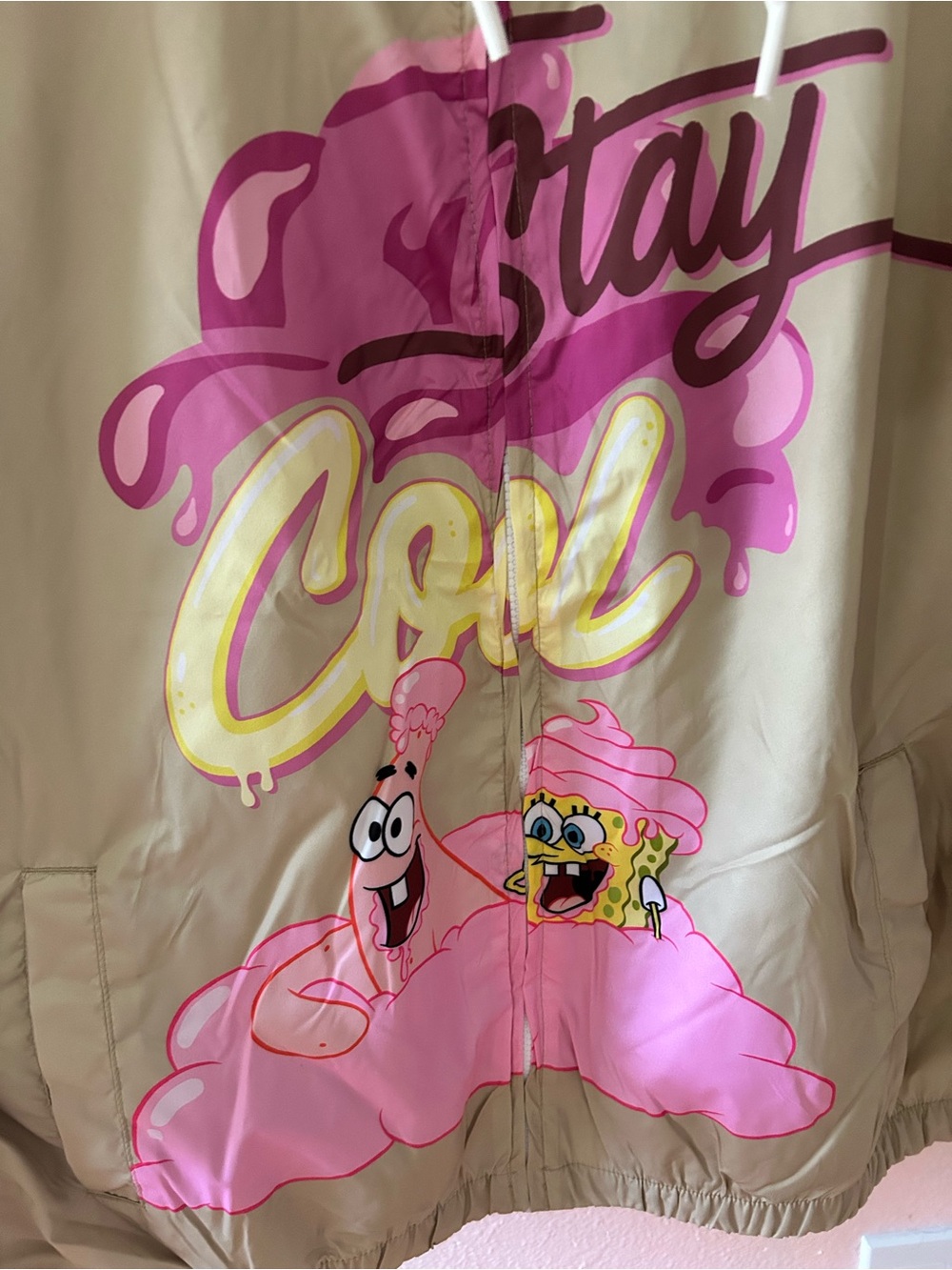 Members Only 2024 SpongeBob Nickelodeon collab “Stay Cool” windbreaker - Picture 3 of 9